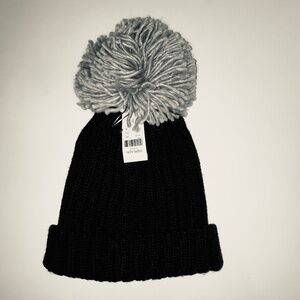 NWT New York & Company NY & Co Black Knit Winter Pom Pom Hat with Gray Pom-Pom